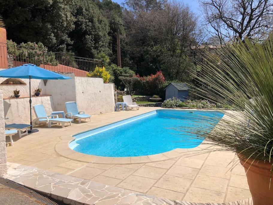 Appartement Dans La Colline Belgentier Exteriér fotografie