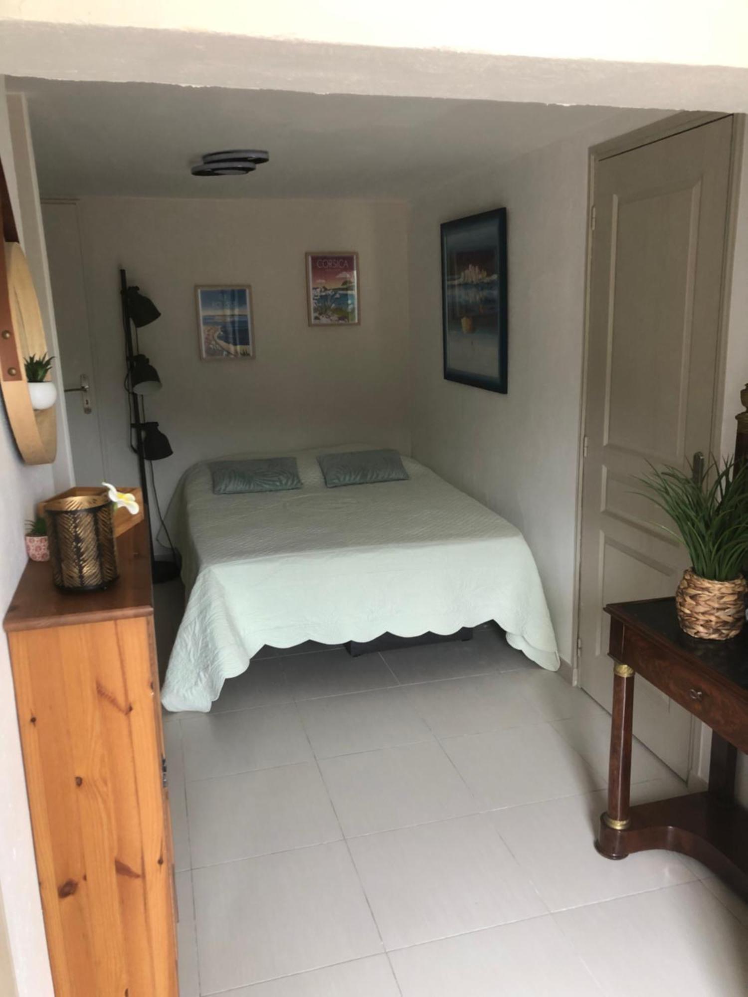 Appartement Dans La Colline Belgentier Exteriér fotografie