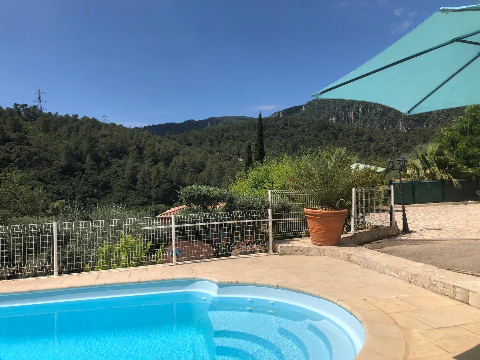 Appartement Dans La Colline Belgentier Exteriér fotografie