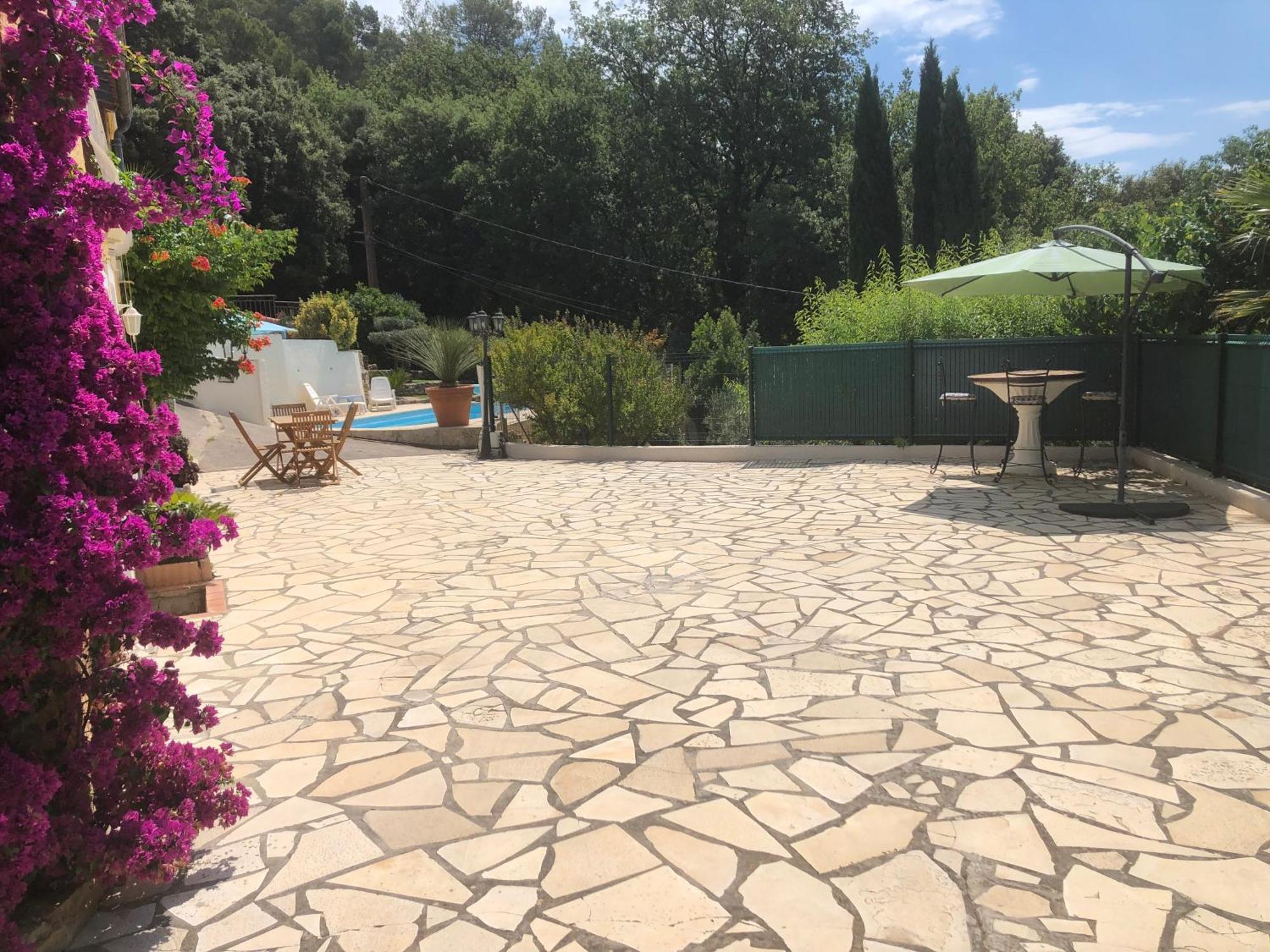 Appartement Dans La Colline Belgentier Exteriér fotografie
