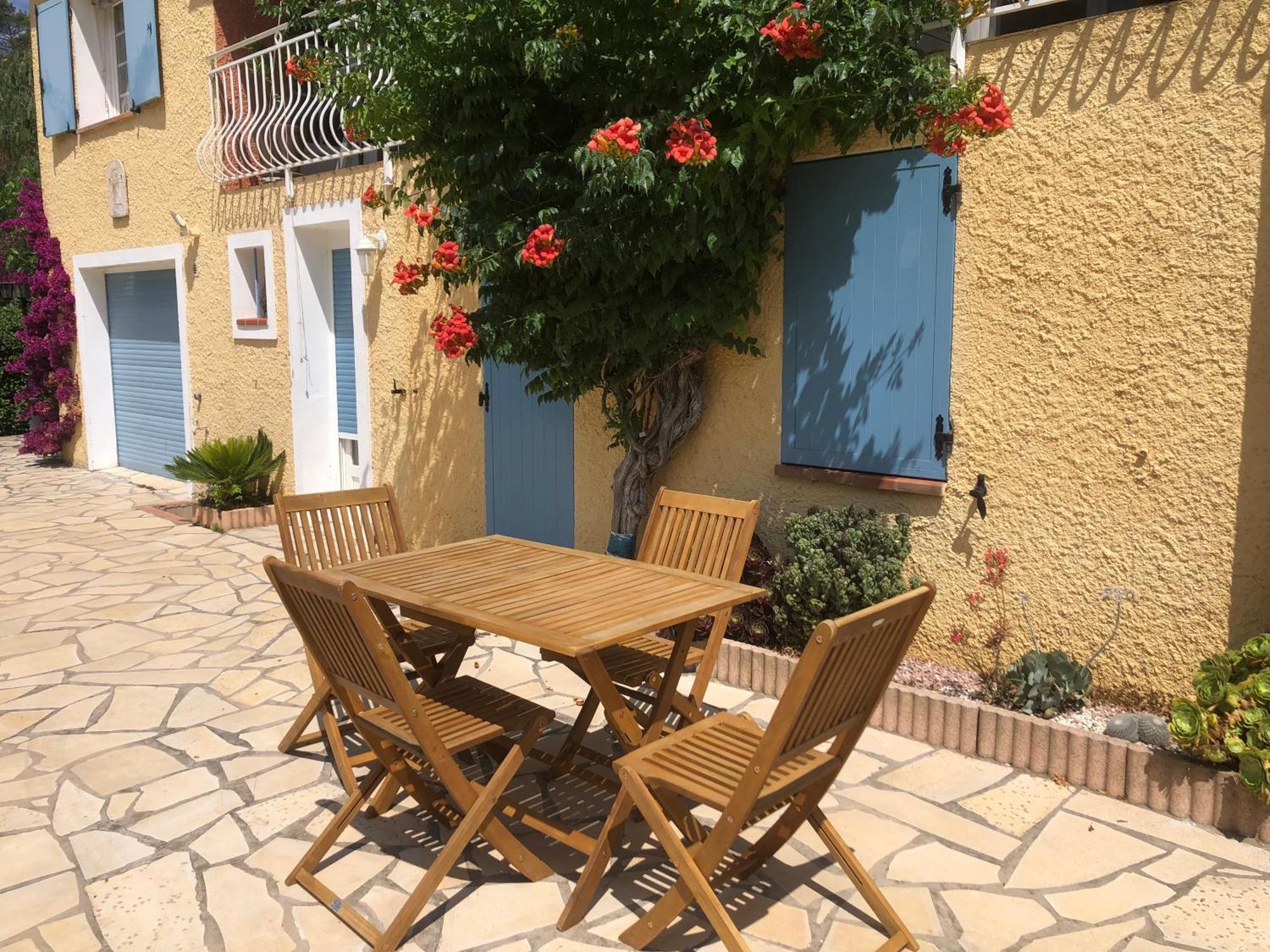 Appartement Dans La Colline Belgentier Exteriér fotografie
